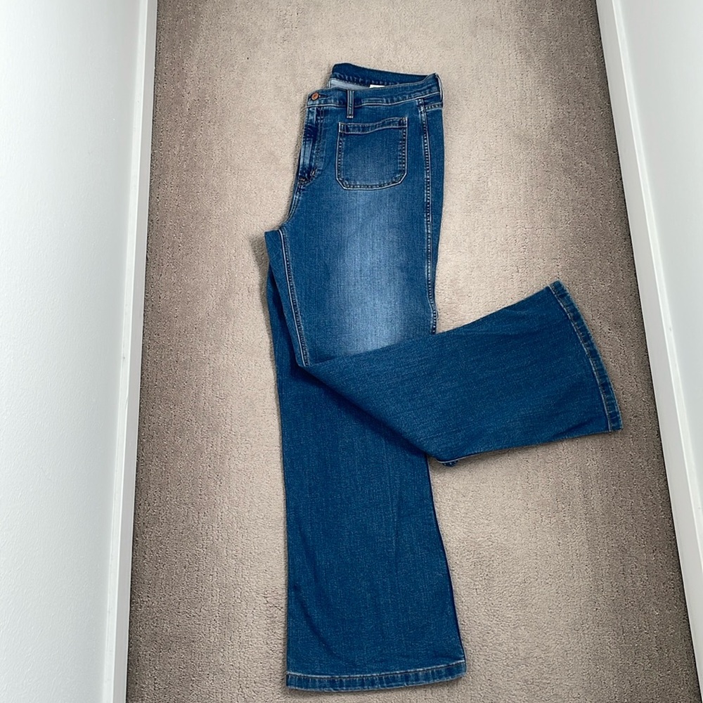 GAP Medium Wash Flare High Rise Denim Jeans with Patch Pockets.  Size 34 / 18R